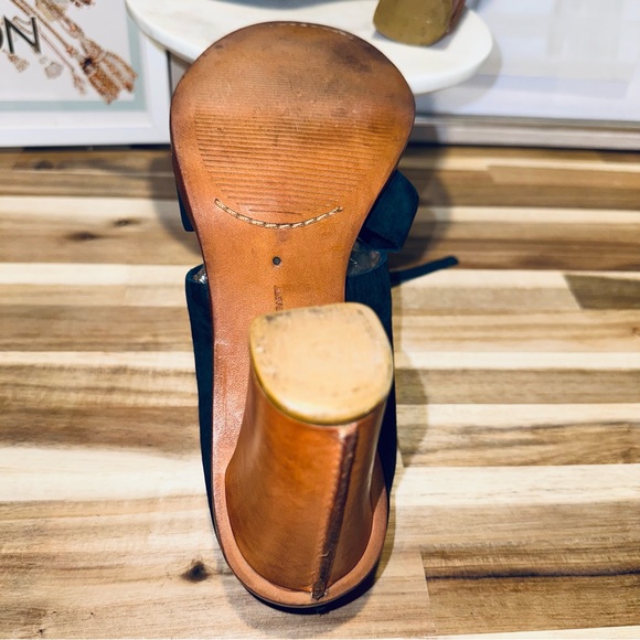 Frye - Sofia Tie On, navy super soft leather, size 8.5M, leather wrapped heel - Picture 6 of 12